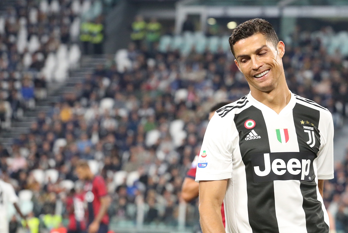 包含尤文图斯核心博努奇续约至年，中卫悍将回归的词条