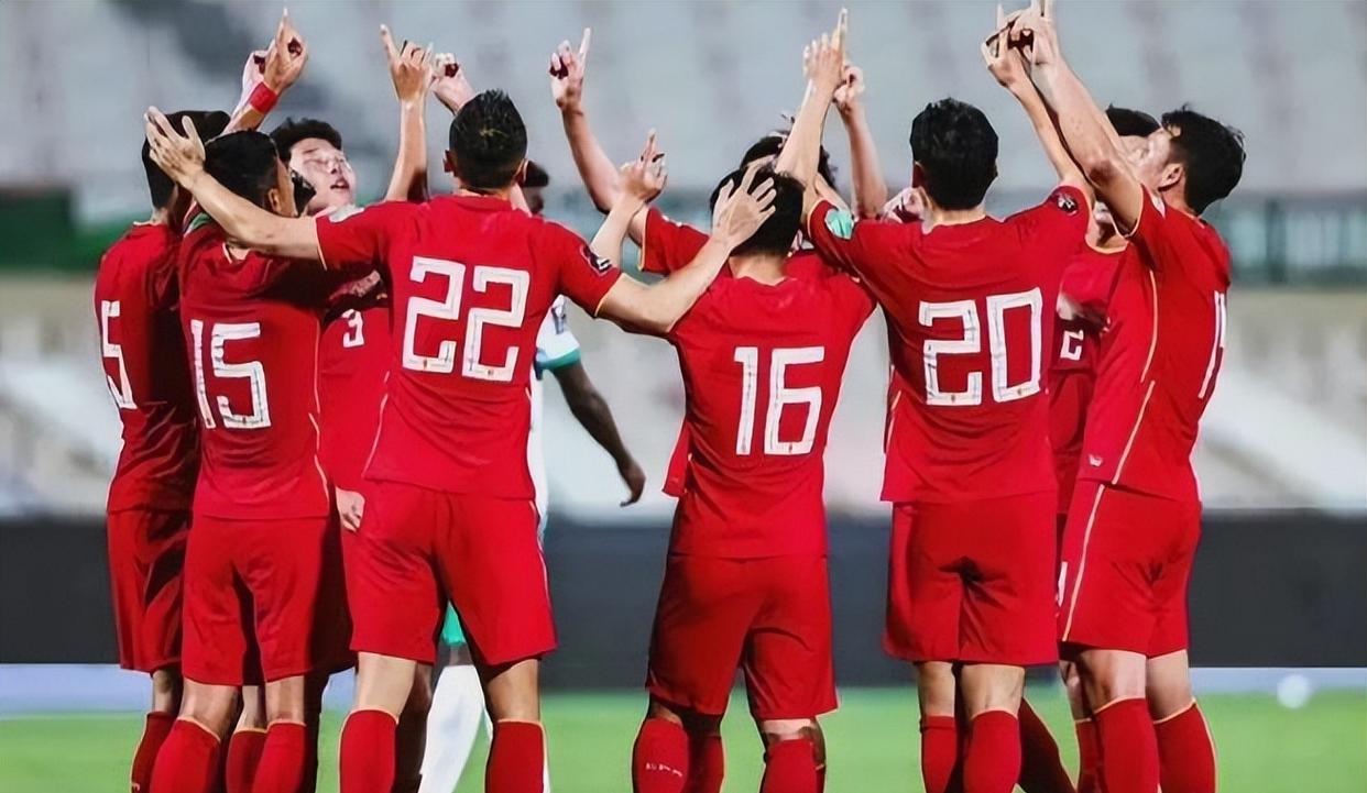 国足备战热身赛，球员状态火爆表现稳定