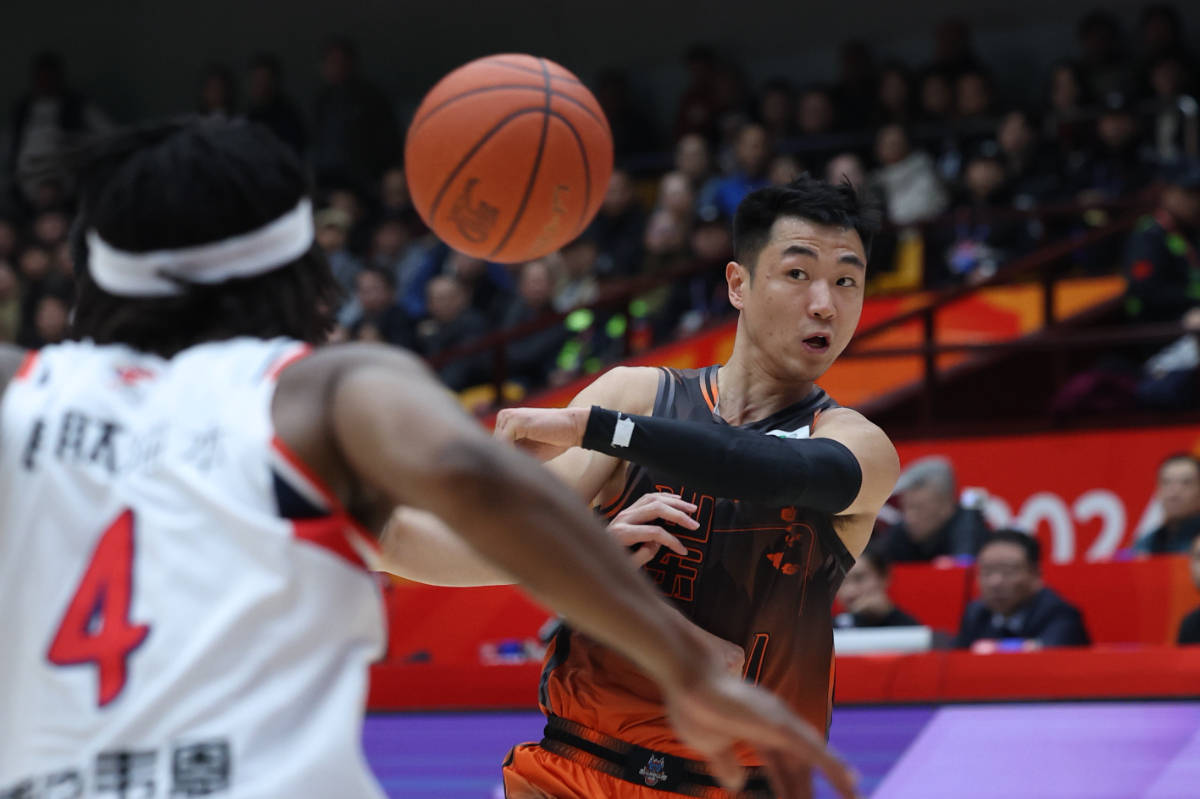 江苏男篮主场大捷,豪取三连胜的简单介绍 江苏男篮主场大捷,豪取三连胜的简单介绍