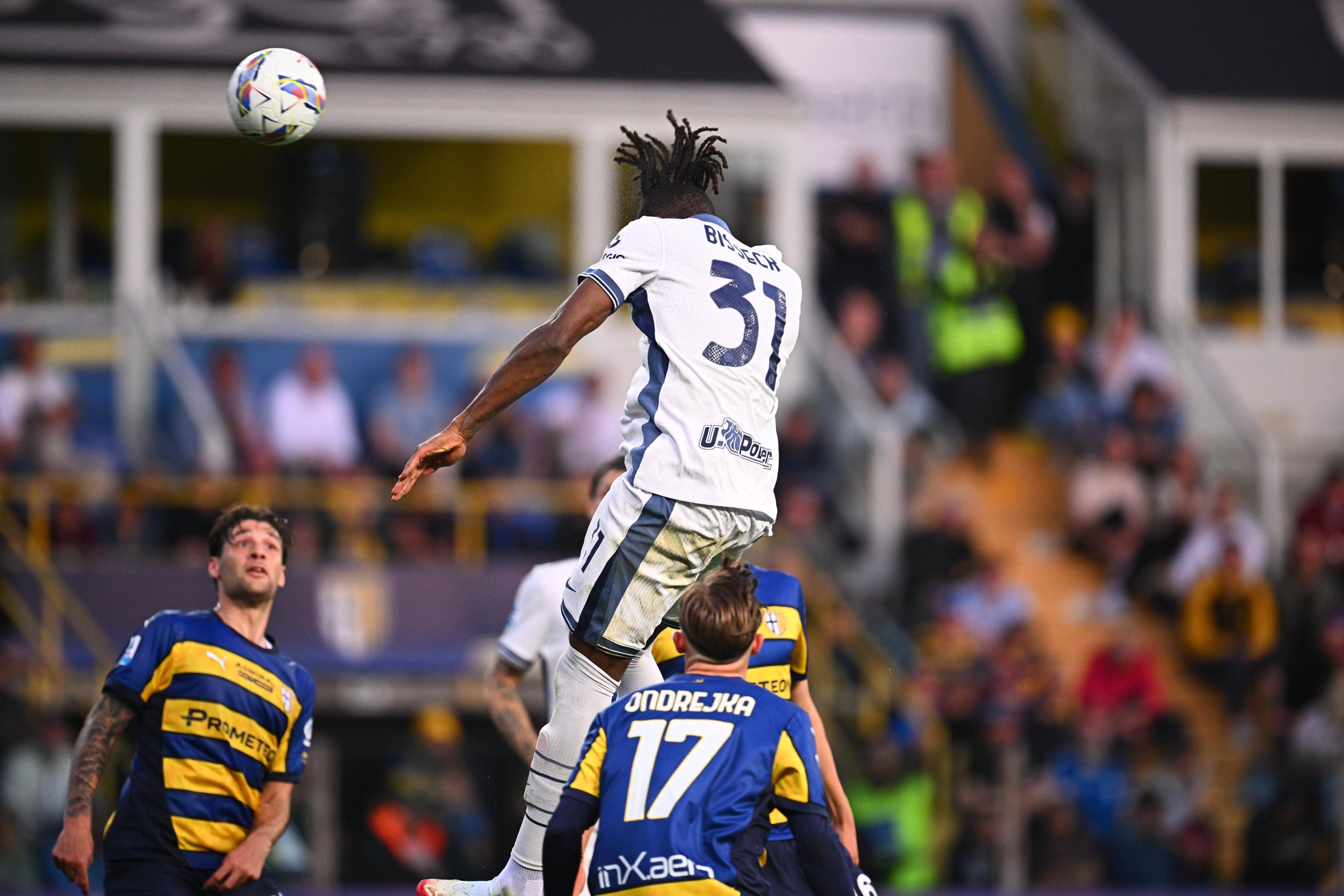 国际米兰客场大败帕尔马,争冠压力增加 国际米兰客场大败帕尔马,争冠压力增加