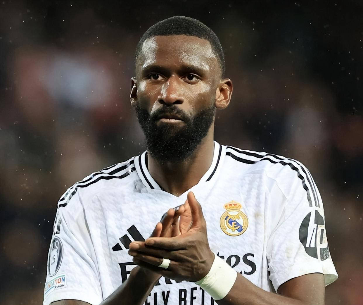 皇马主教练赞扬球员拼搏精神,赢得尊重的简单介绍 皇马主教练赞扬球员拼搏精神,赢得尊重的简单介绍