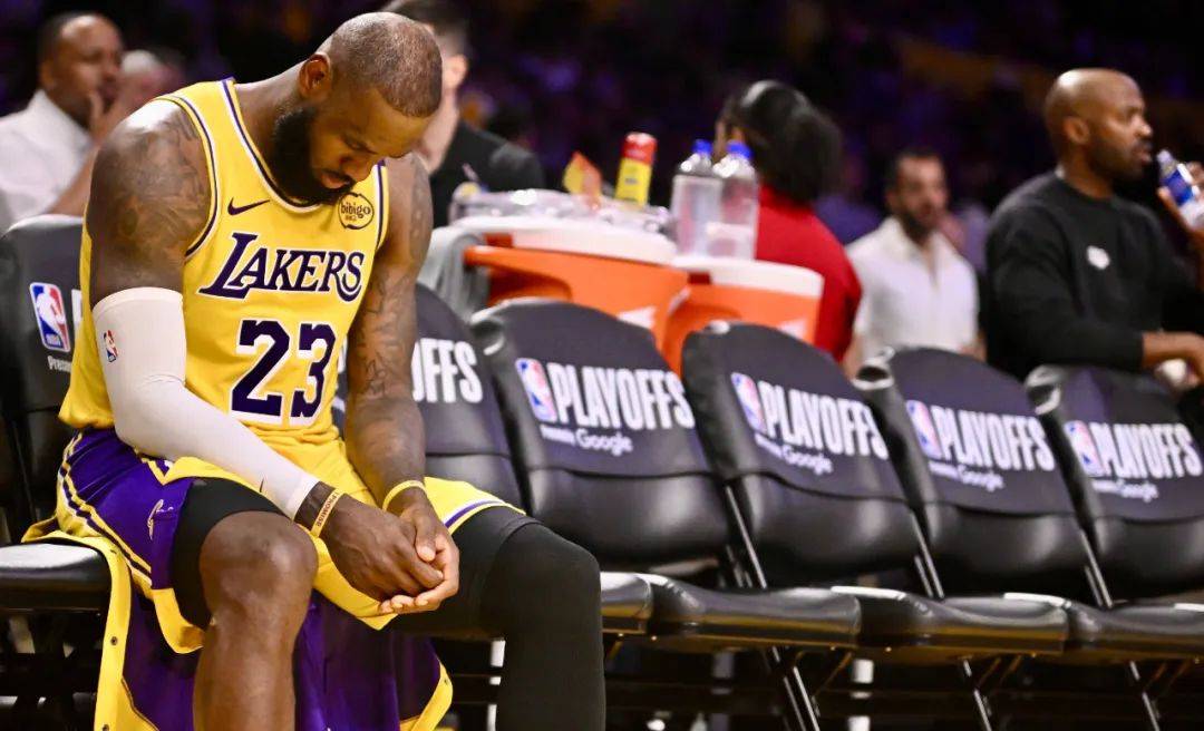 詹姆斯在上海的比赛中续约