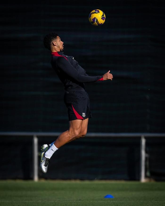 关于上海举行网球比赛，巴萨表现历史性的信息