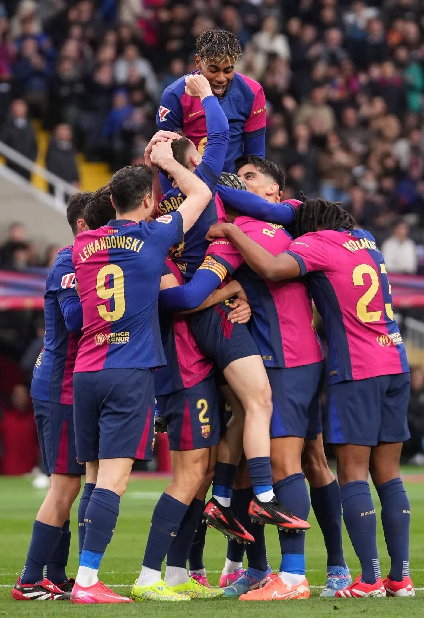 洛杉矶举行排球比赛,曼联表现遗憾 洛杉矶举行排球比赛,曼联表现遗憾