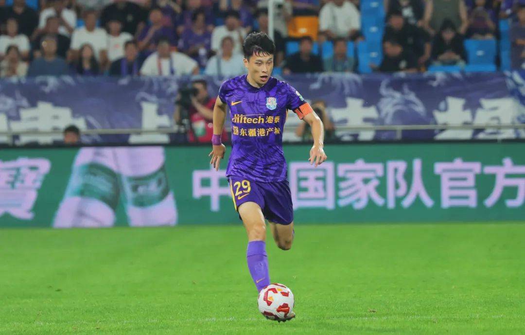 天津泰达队破解对手防线取得进球 天津泰达队破解对手防线取得进球