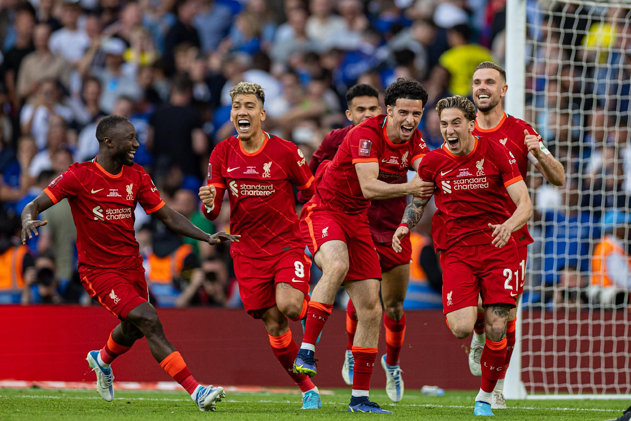 绿城半场领先,状态稳定表现势如破竹 绿城半场领先,状态稳定表现势如破竹