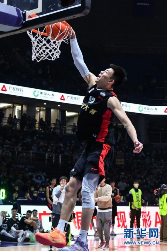 关于全明星赛火热开战,明星球员飞身扣篮惊艳全场的信息 关于全明星赛火热开战,明星球员飞身扣篮惊艳全场的信息