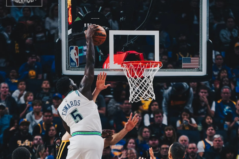 关于全明星赛火热开战,明星球员飞身扣篮惊艳全场的信息 关于全明星赛火热开战,明星球员飞身扣篮惊艳全场的信息