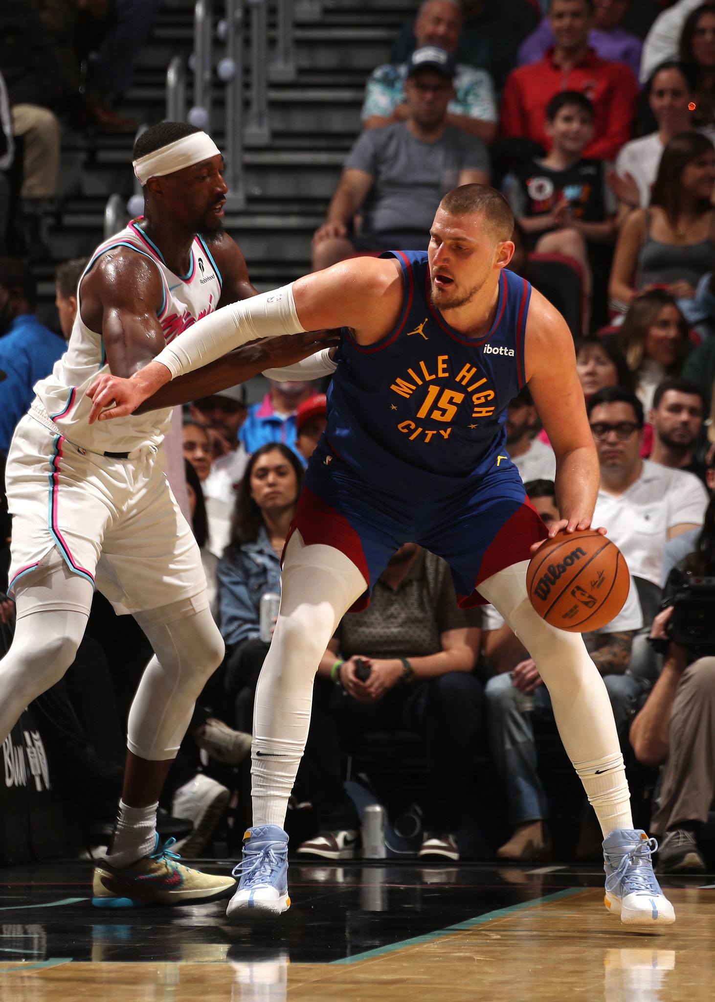 热火主场战胜活塞，保持不败记录！