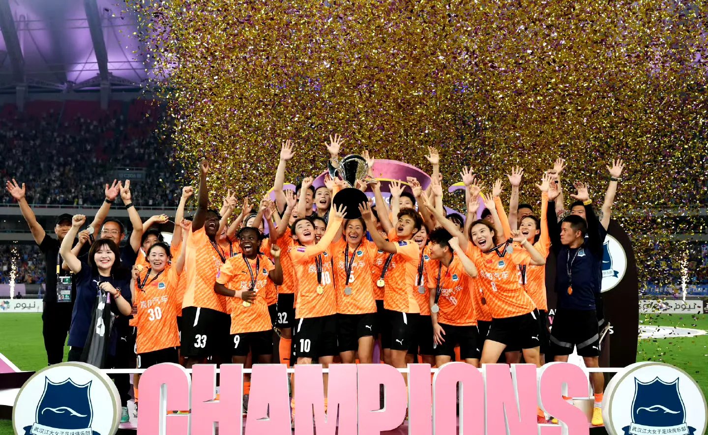 包含充满激情的女足决赛日即将到来的词条