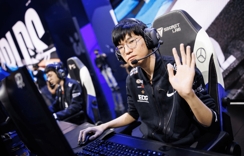 DK翻盘C9,Scout团战一打五全球总决赛3:0(柏林) DK翻盘C9,Scout团战一打五全球总决赛3:0(柏林)