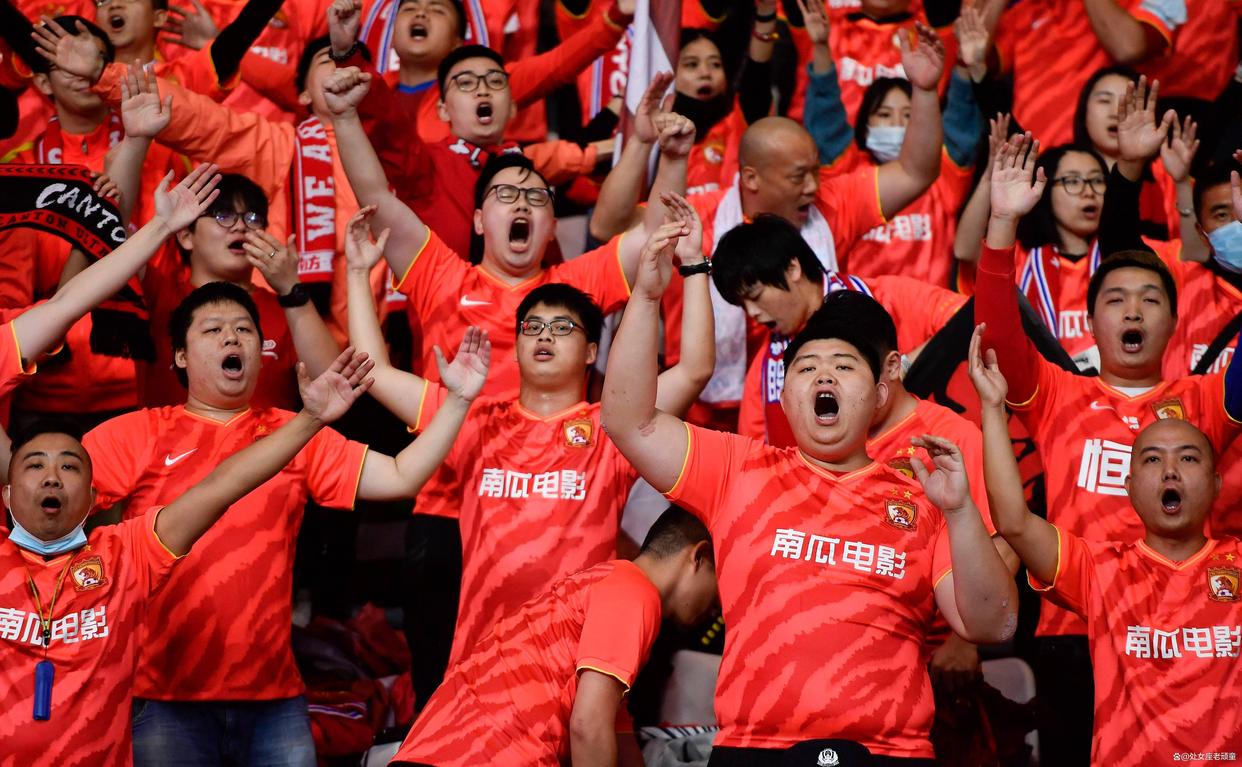 广州恒大主场战胜河北华夏幸福，赢得关键胜利