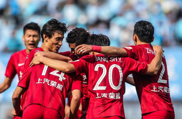 上港队豪取六连胜,领跑中超积分榜 上港队豪取六连胜,领跑中超积分榜