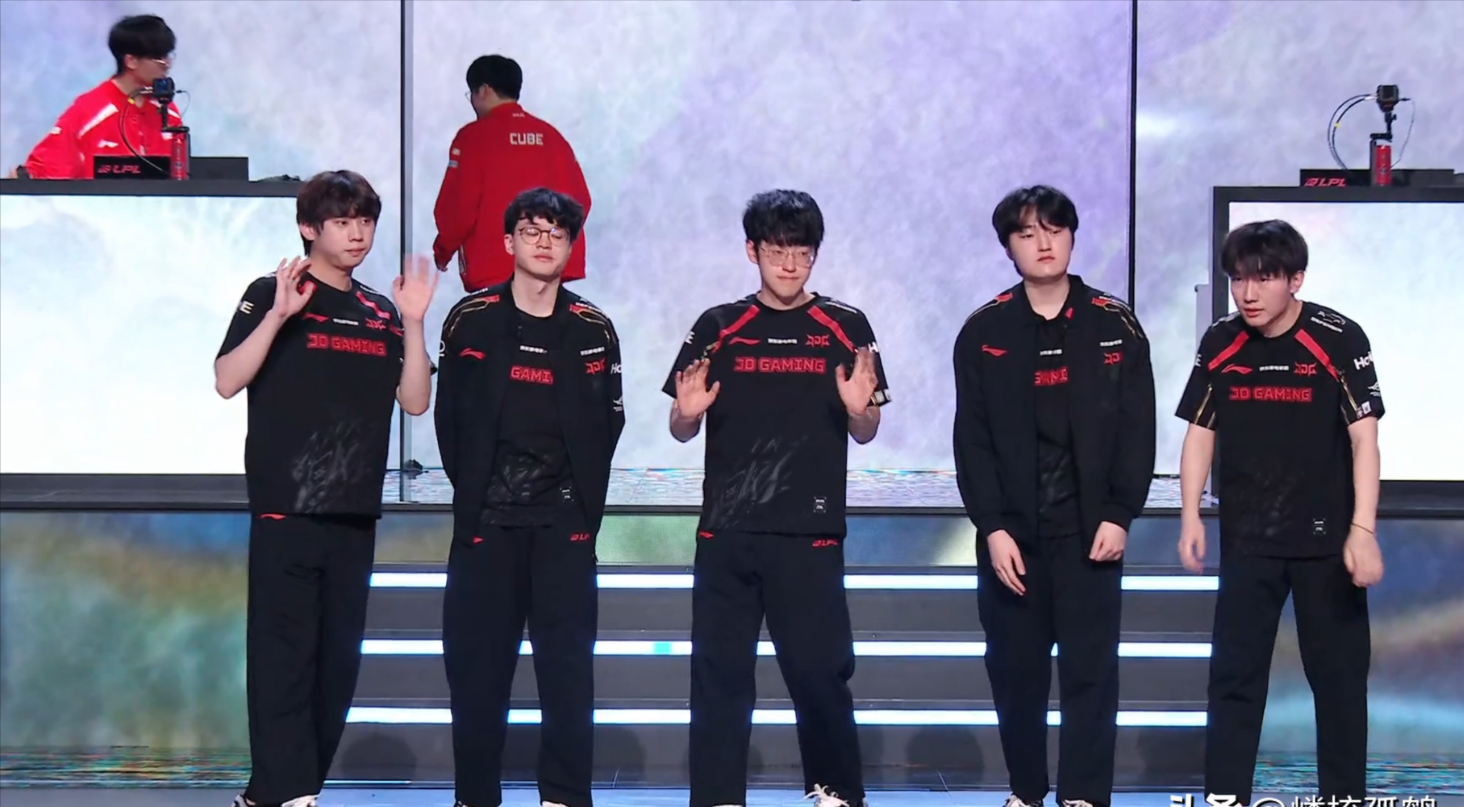 T1翻盘JDG,Crisp团战一打五半决赛3:0(上海) T1翻盘JDG,Crisp团战一打五半决赛3:0(上海)