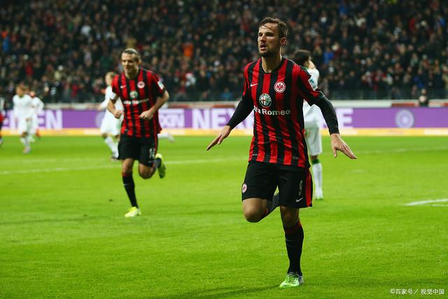 法兰克福客场艰难取胜,士气高涨 法兰克福客场艰难取胜,士气高涨