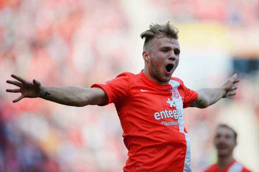 法兰克福客场艰难取胜,士气高涨 法兰克福客场艰难取胜,士气高涨