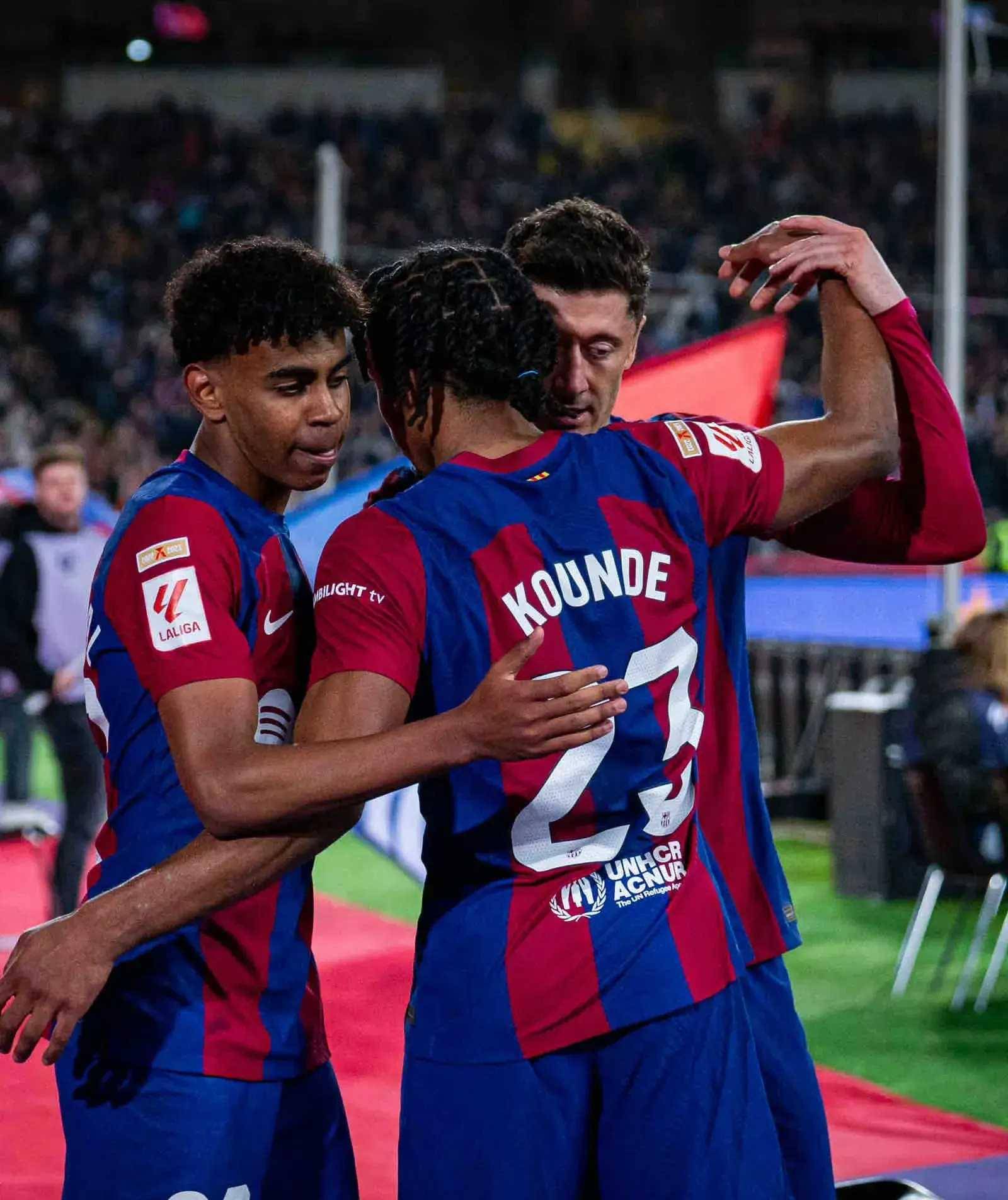 巴塞罗那客场3-0击败阿森纳,提前取得晋级优势 巴塞罗那客场3-0击败阿森纳,提前取得晋级优势