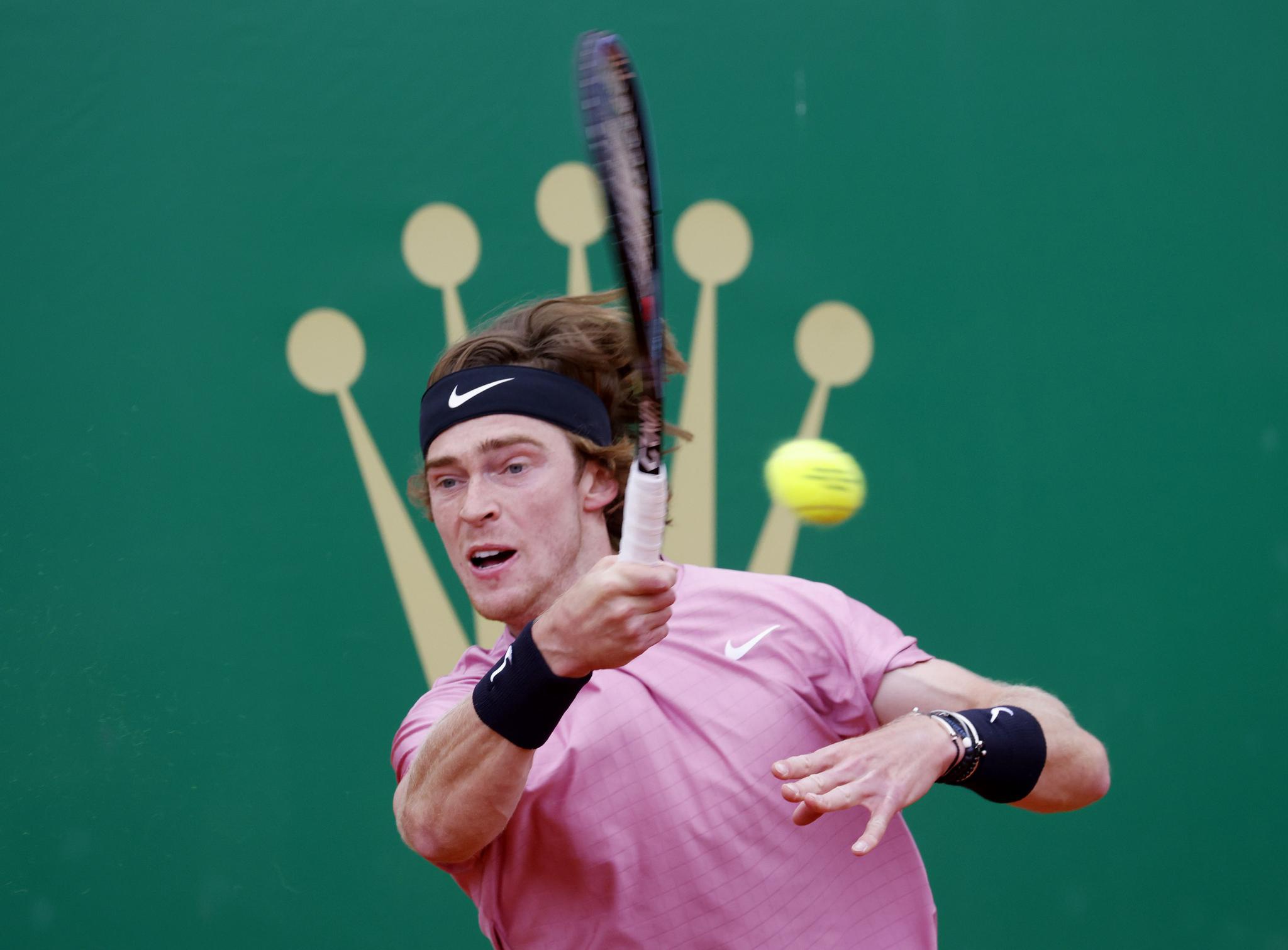 蒙特卡洛大师赛完胜戴维斯杯,西西帕斯扛起全队 蒙特卡洛大师赛完胜戴维斯杯,西西帕斯扛起全队